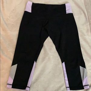 Lululemon crop pants. Sz 6. Great condition.